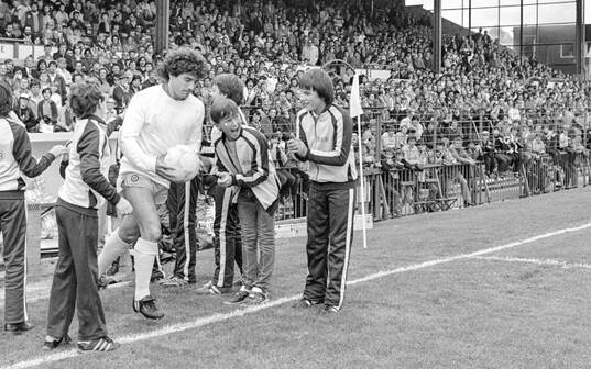 Football, Division Two, England 1982-1983, Bolton -
