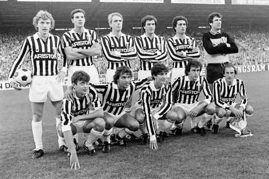 Juventus startelva med bl.a Dino Zoff, målvakt, Michel