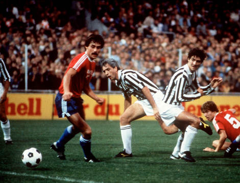 Fotboll, Hvidovre - Juventus, Paolo Rossi och Bettega,