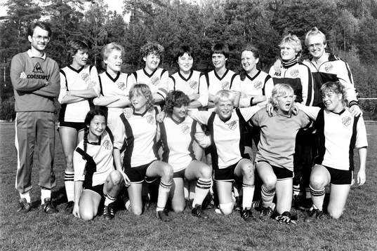 Bakre raden fr. v. Göran Olofsson, tränare, Simone