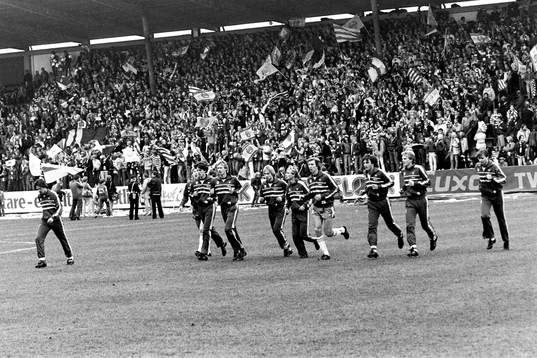Hammarby värmer upp innan matchen