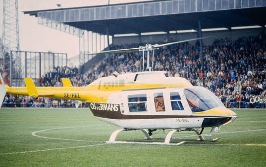 Torbjörn Nilsson anländer med matchbollen i helikopter