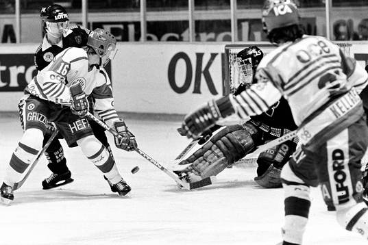 Bläddra bland fler bilder av Ishockey, Elitserien, Västra Frölunda - AIK, 1-3