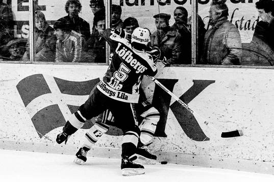 Håkan Loob, Färjestad trycker upp en djurgårdare i sargen