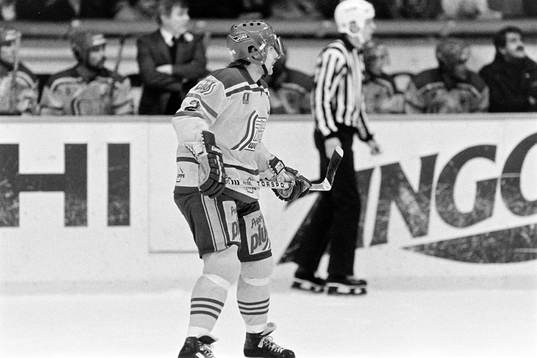 Tommy Samuelsson, Sverige