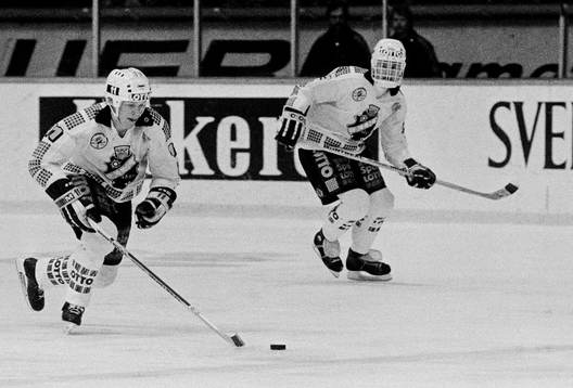 Peter Gradin, AIK med pucken