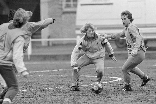 Jan Eriksson med bollen