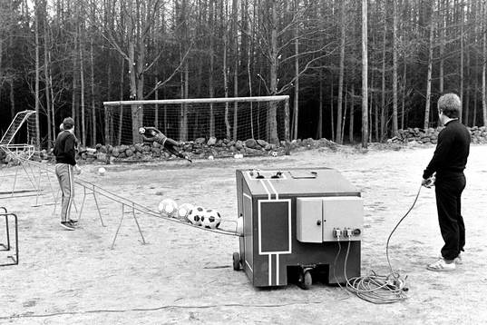 Fotboll, Träning, Bollkanon
