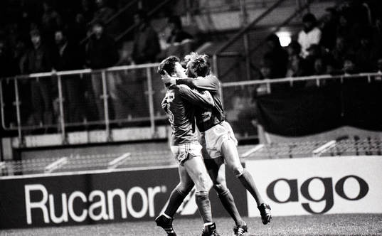Glenn Hysén och Dan Corneliusson, jubel, glädje, Sverige
