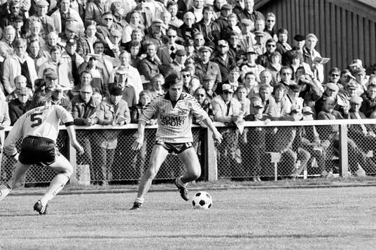 Harald Sörensen, Häcken med bollen