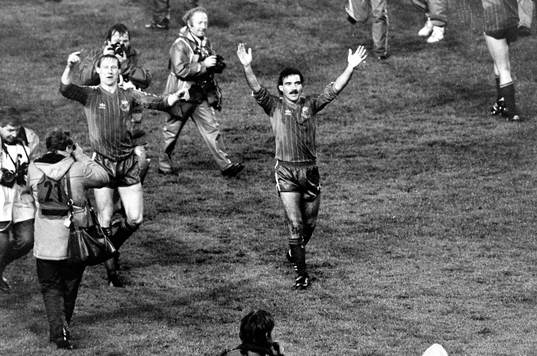Aberdeens Doug Rougvie och Willie Miller jublar