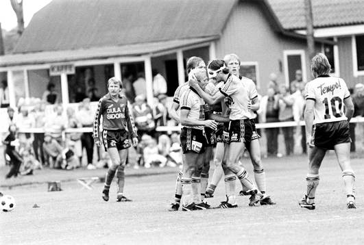 Lennart Johansson kramar om Sven-Bertil Andersson, mjällby