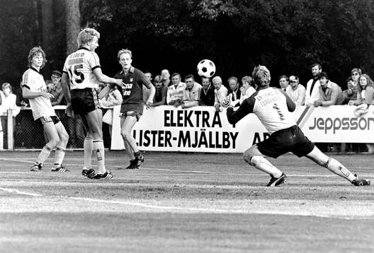 Situation framför mjällbys målvakt Leif Persson