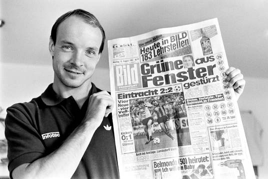 Jan Svensson, Frankfurt med en tidning