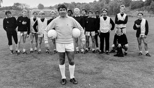 Coventrys manager Bobby Gould in front of the players