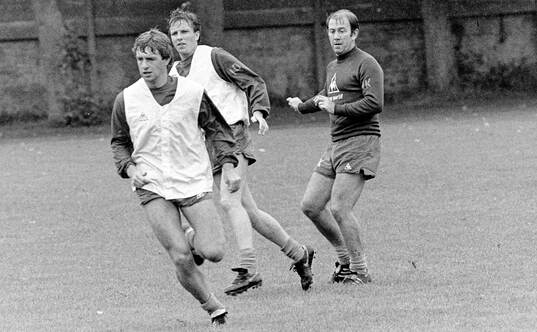 Everton Manager Howard Kendall (R) with Kevin Ratcliffe and