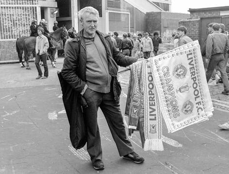 Liverpool - Nottingham Forest: Vendors outside Anfield