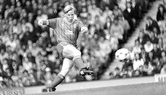 Liverpool - Nottingham Forest: Sammy Lee of Liverpool
