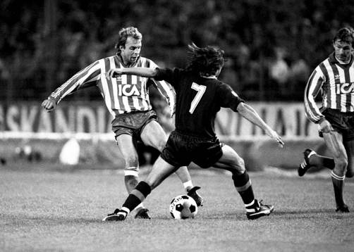 Tommy Holmgren utmanar en romaspelare
