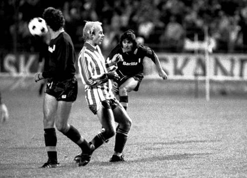 Tord Holmgren, Göteborg försöker stoppa ett skott