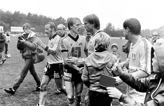Alf Andersson, Mjällby gratulerar malmös målskytt Thomas