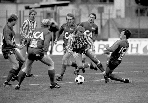 Tommy Holmgren, Göteborg är omgiven av österspelare