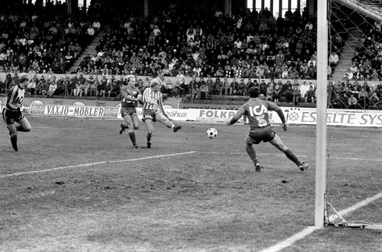 Håkan Sandberg, Göteborg gör 0-1 i 24 minuten. Per-Olof
