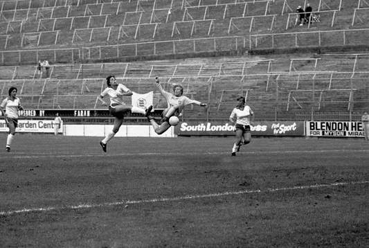 Helen Johansson flyger fram