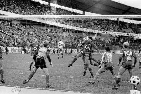 Glenn Hysén, Göteborg i en nickduell framför östers