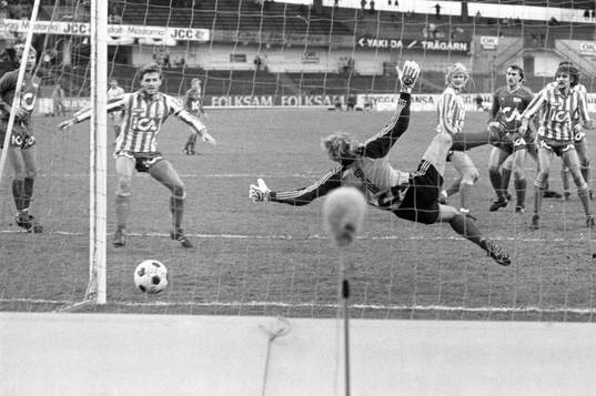 Håkan Sandberg, Göteborg gör mål på Thomas Ravelli,