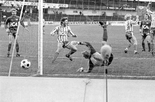 Håkan Sandberg, Göteborg gör mål på Thomas Ravelli,