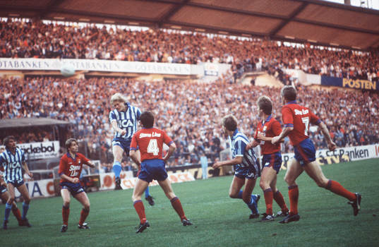 Håkan Sandberg, Göteborg nickar in 1-1 mot ÖIS