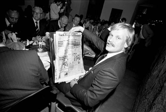 Ronnie Hellström med tidning