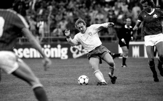 Bläddra bland fler bilder av Fotboll, Schweiz - Sverige, 0-0