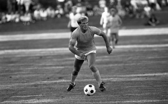 Brottning, Fotboll, Brottningslandslaget -