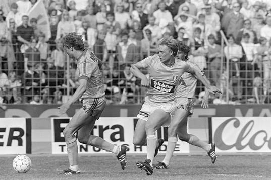 Lars Larsson, Malmö uppvaktas av halmstadsspelare