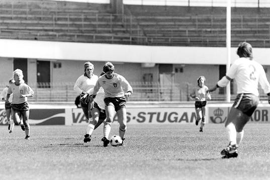 Pia Sundhage, Sverige