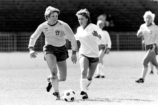 Pia Sundhage, Sverige