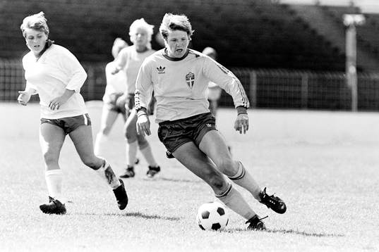 Pia Sundhage, Sverige