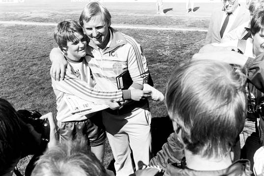 Pia Sundhage och Ulf Lyfors, förbundskapten i Sverige