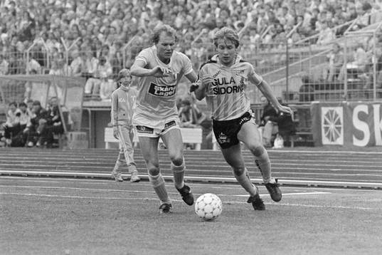 Björn Nilsson, Malmö till vänster jagar bollen