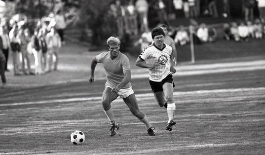 Frank Andersson jagas av Bosse Augustsson