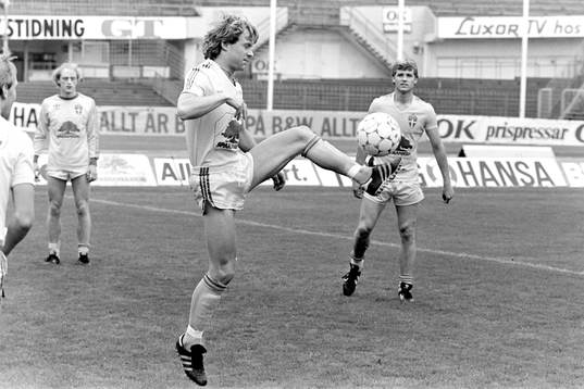 Hasse Holmqvist med bollen