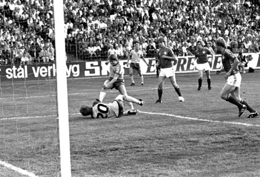 Bläddra bland fler bilder av Fotboll, Sverige - Danmark, 0-1