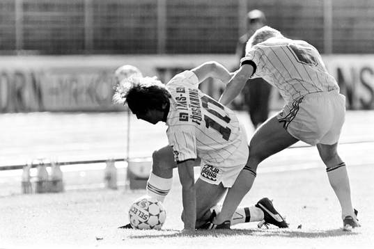 Bo Andersson, Mjällby på knä