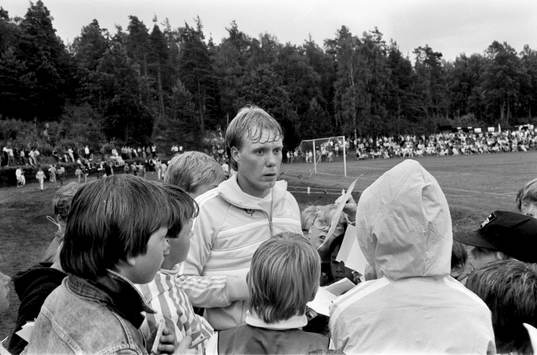 Lars Larsson, Malmö skriver autografer