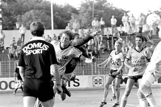 Sonny Karlsson, Häcken i mitten