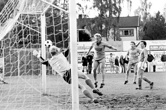 Benno Magnusson nickar in bollen