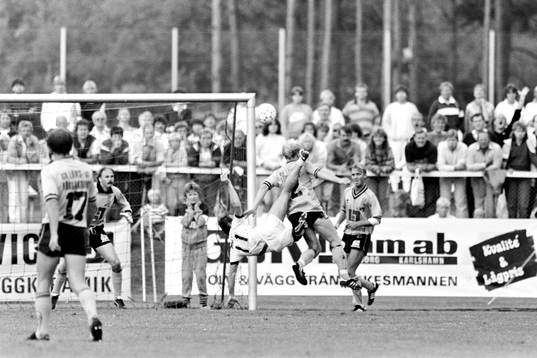 Situation framför mjällbys målvakt Bengt Svensson