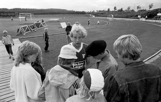 Mats Magnusson, Malmö, skriver autografer